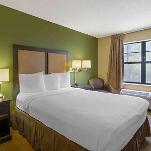 Queen studio 1 Queen Bed Disability Access or Non-Smoking